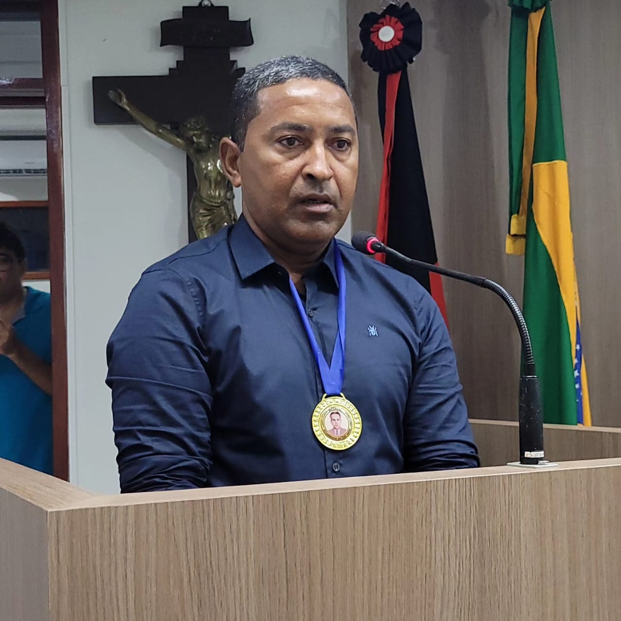 Honraria: Professor Nildo Lima é condecorado com a Medalha Governador Antônio Mariz