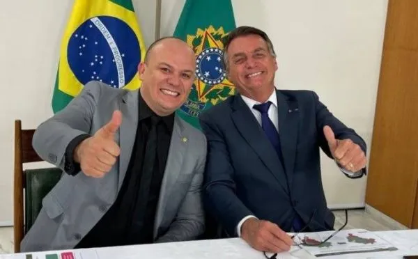 Olhe o Pix: Deputado Cabo Gilberto doa R$ 500 reais a Bolsonaro
