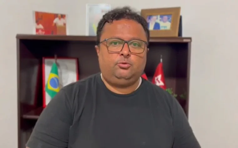 Sem problemas: Presidente do PT acha “normal” Pix para Bolsonaro