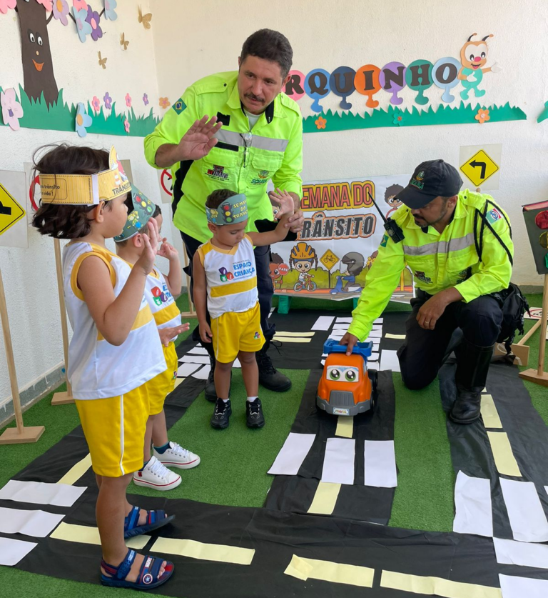 Sttrans visita escolas e empresa levando conhecimento e concientização ao trânsito de Sousa