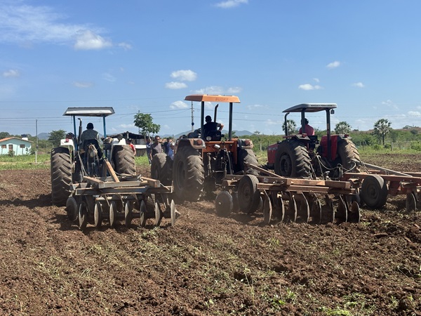 Prefeitura de Sousa dá início ao corte de terras para os agricultores do município