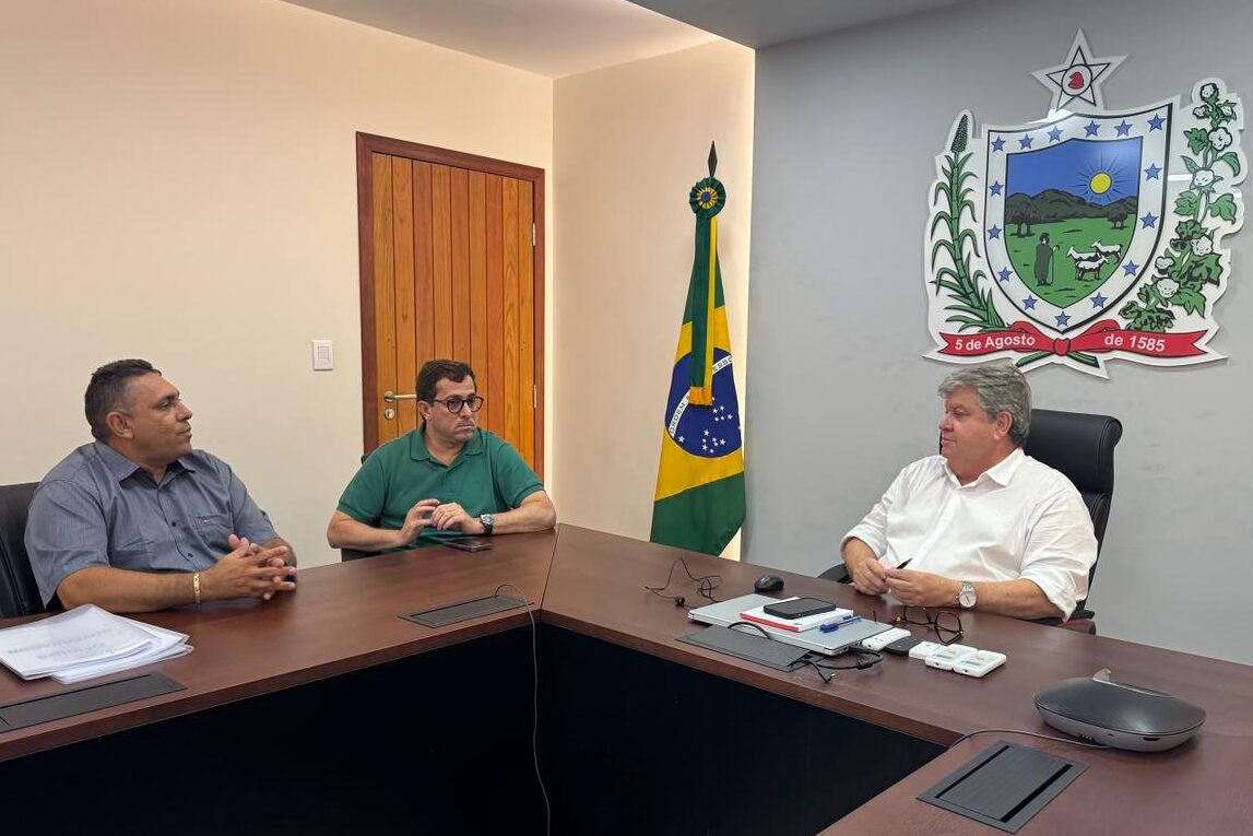 Prefeito João Neto mantem audiência com o governador João Azevêdo e o deputado federal Gervásio Maia