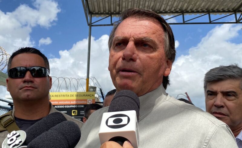 Em João Pessoa, Bolsonaro promete voltar em 2026