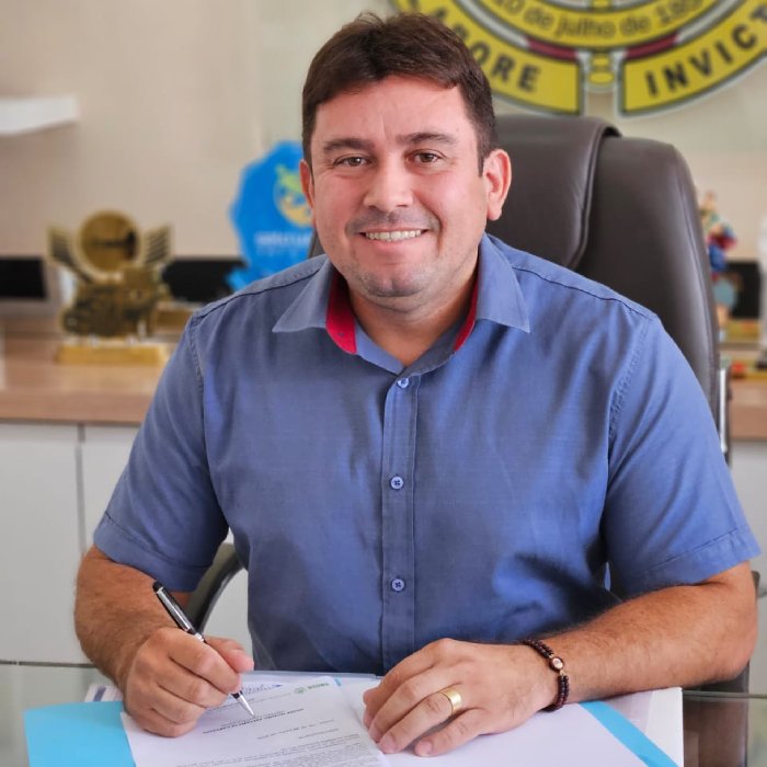 Helder assina