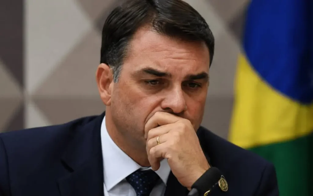 Flávio triste