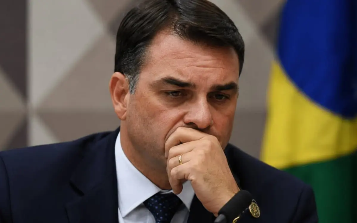 Flávio triste